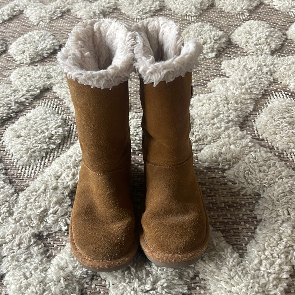 Kookaburra Ugg kids size 12 like new